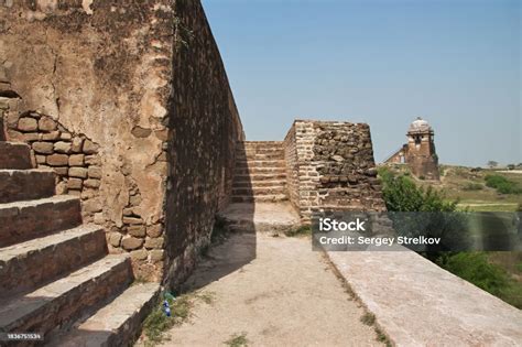  Rohtas Fort，雄偉的古代堡壘和歷史的見證！